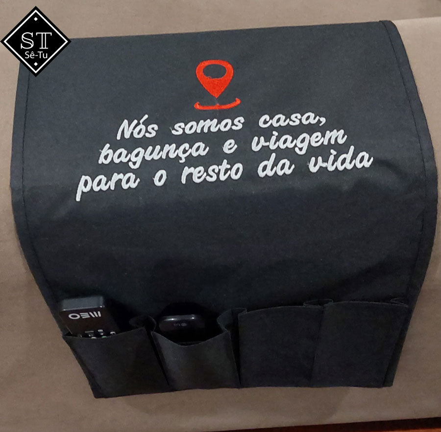 Porta Comandos Bordado Nós Somos Casa, Bagunça e Viagem